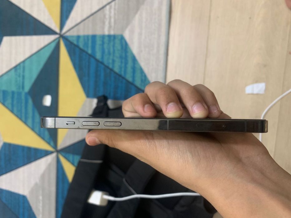 обменяю или продам айфон 12 про