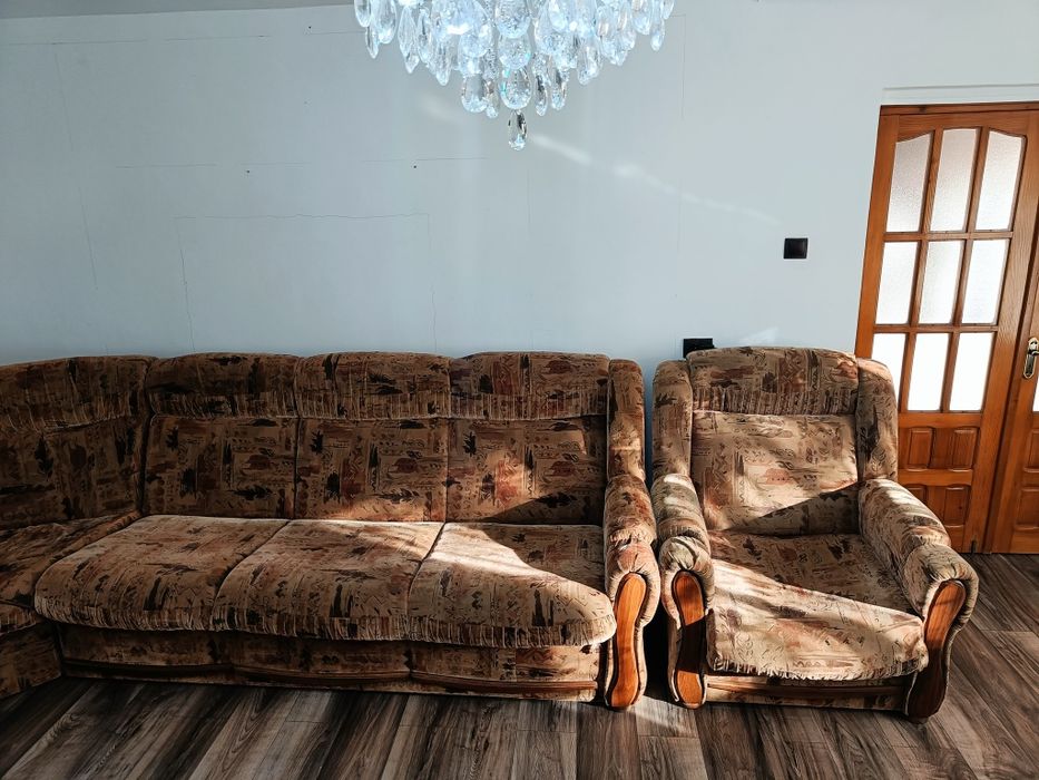 Colțar extensibil + fotoliu – stare bună