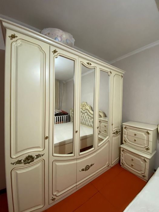 Спальный гарнитур королевский