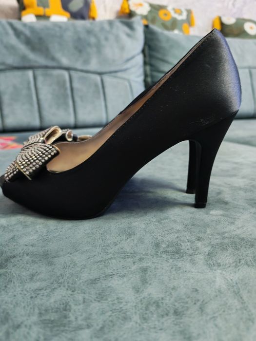 Продам вечерние туфли