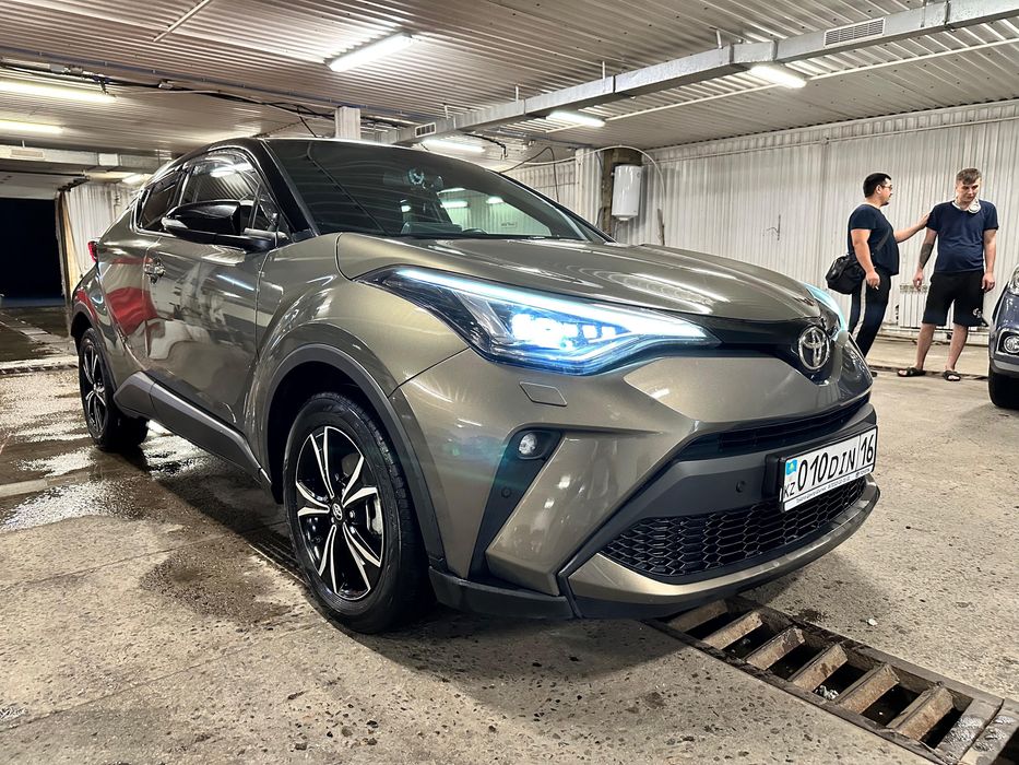 Toyota ch-r 2022 года