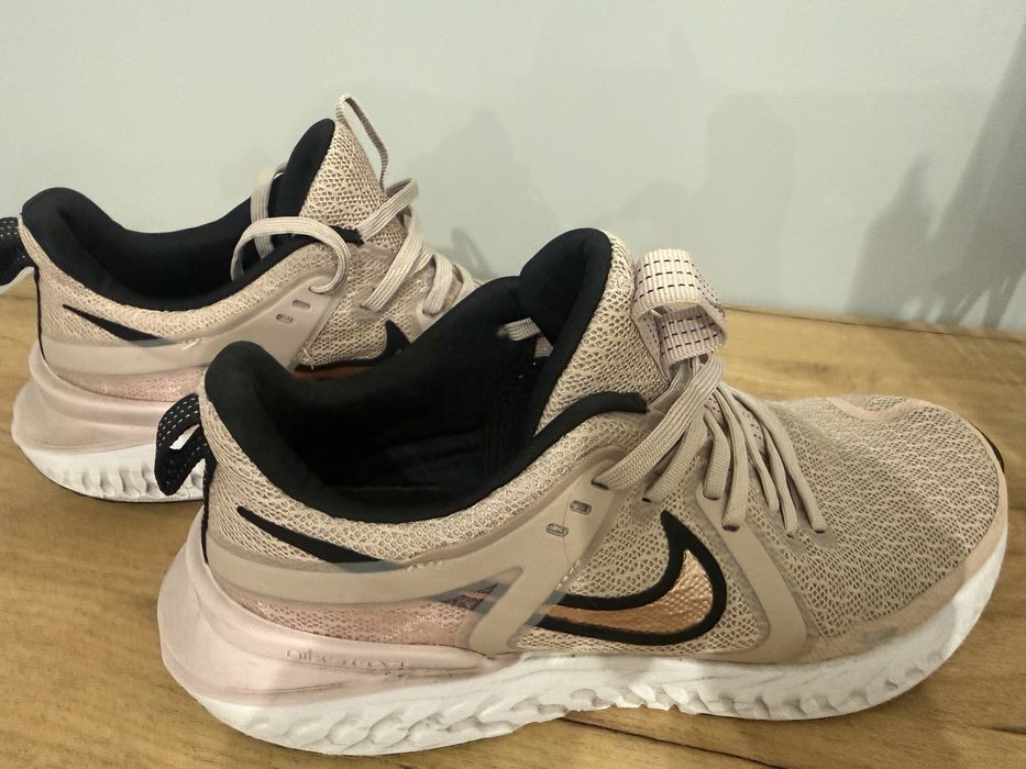 Nike legend react 2