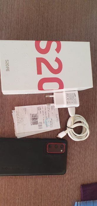 Продам Samsung Galaxy S20 FE Чехлы