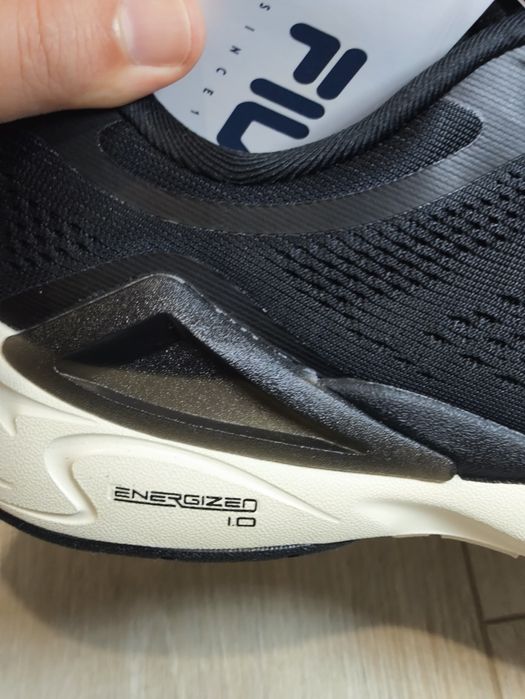 Продаю кроссовки FILA