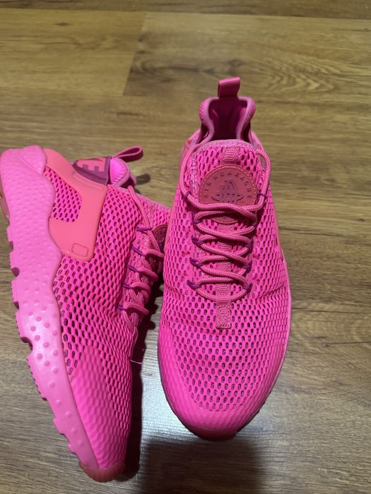 Цикламени маратонки