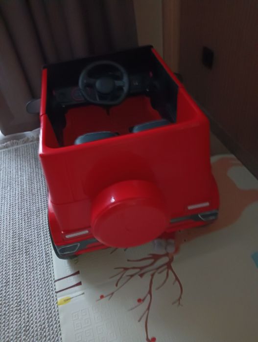 Детский электромобиль в отличном состоянии