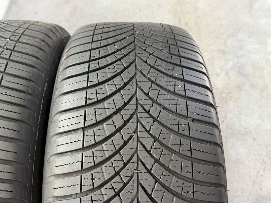 225/45/17 Goodyear 2Броя: 80€ 6.5мм Всесезонни гуми