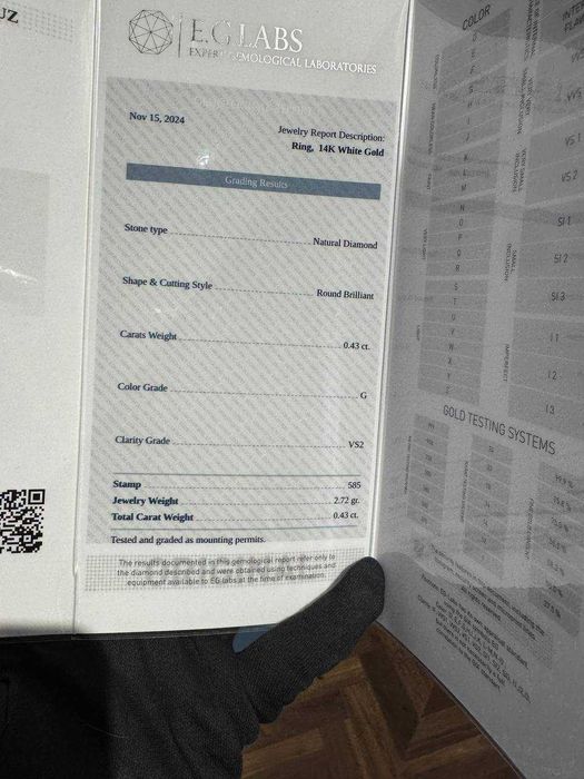 Кольцо с натуральным бриллиантом (помолвочное)