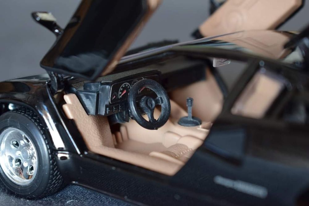 Macheta Lamborghini Countach 1:24