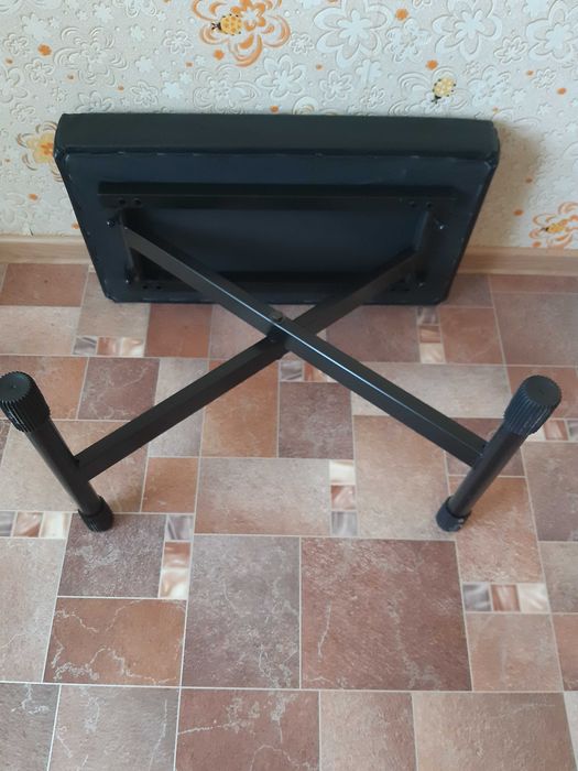 Продам стул для пианино