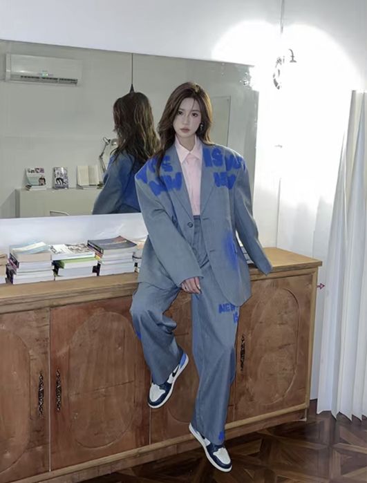 Женский костюм с брюками