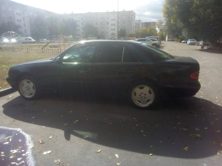 Срочно продам авто Мерседес Е280