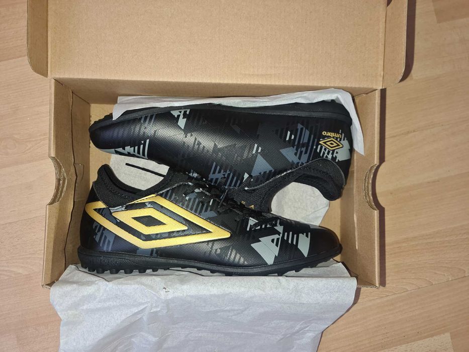 Vand ghete fotbal sintetic Umbro FORMATION II TF