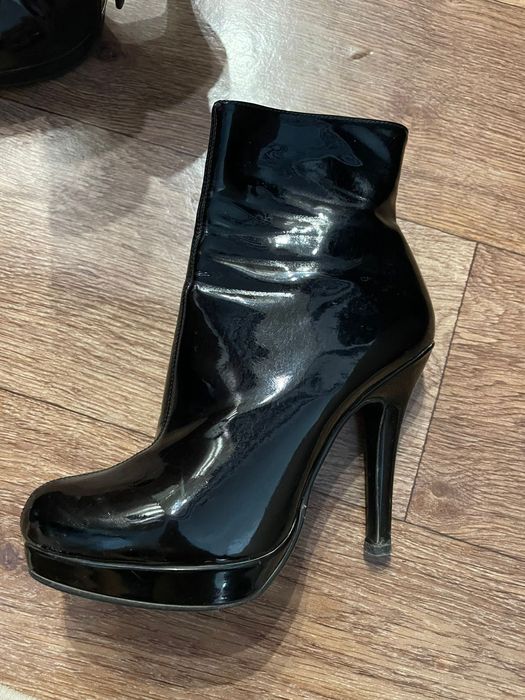 Продам женские ботинки