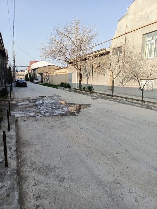 Yer sotiladi zangi ota Tokzor2 mahalada biitonkadan 200 metr kirladi