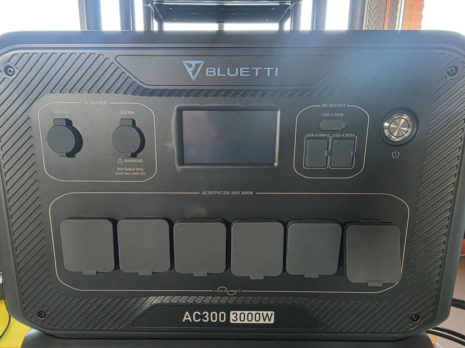 Invertor Bluetti AC 300