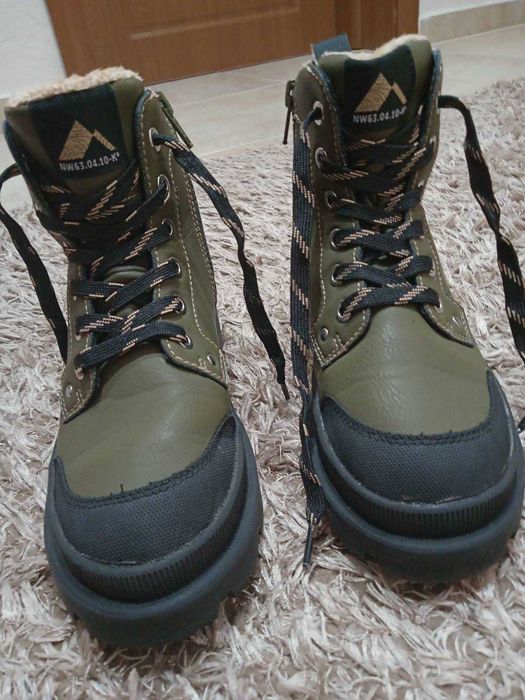 Продавам детски ботушки