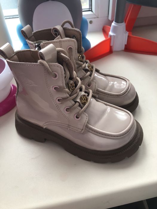 Продам детские ботинки