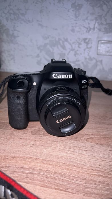 Продам  Canon 80D + 50mm + SD 128GB