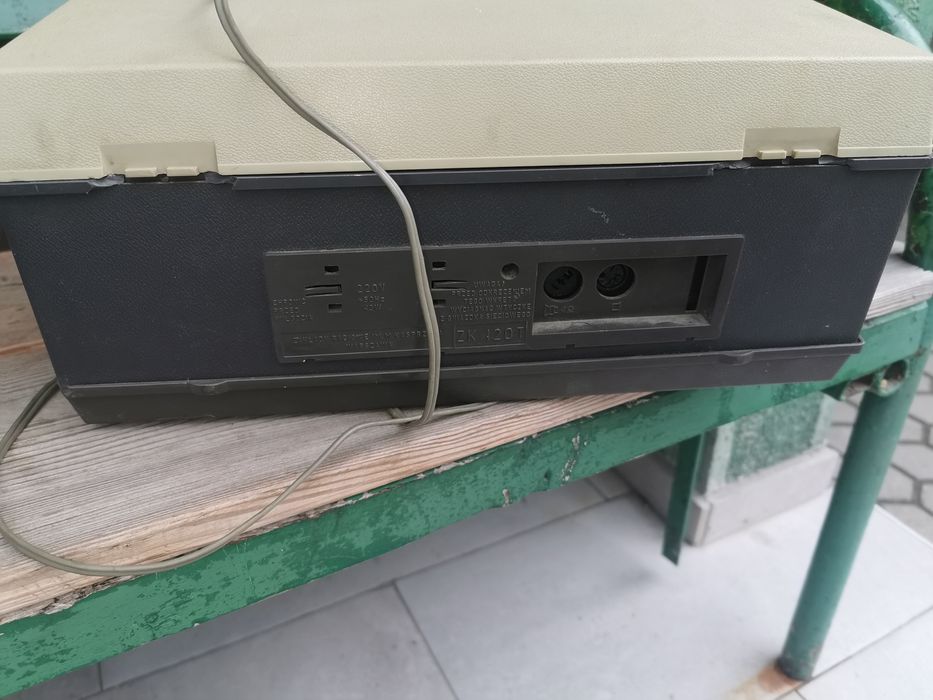 Магнетофон. UNITRA. Ролките подарак.