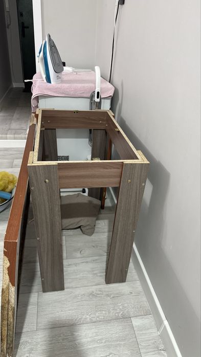 Продам стол 5000 тг