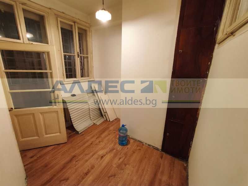 Отдава се дългосрочно офис на пл. Славейков!