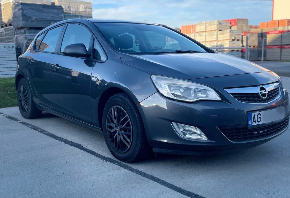 Opel Astra J 1.4 Turbo 2011