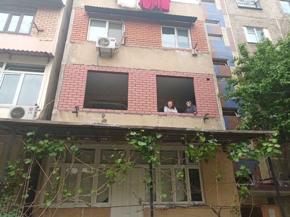 Balkonga g'isht teramiz