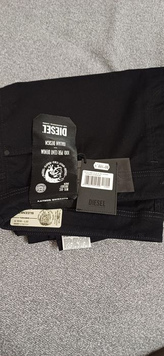 Vand blugi Diesel originali,bărbătești,noi