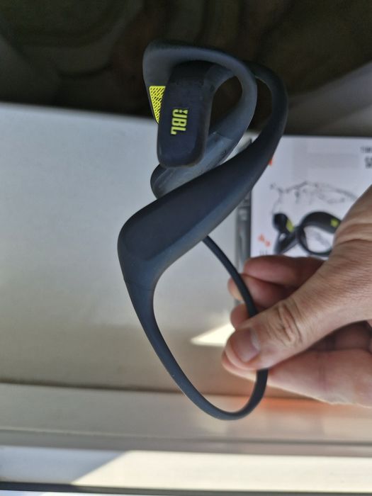 Casti JBL Endurance, rezistente la apa