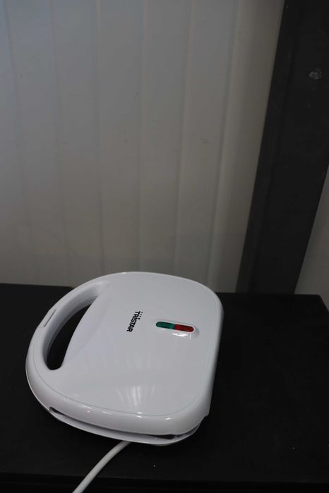 Уред за сандвичи Tristar SA-3052, 750 W, Бял с дефект