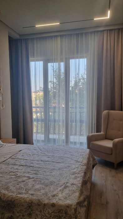 Сдается новостройка улица Сайрам метро Б.И.Й 3-комн 75м2 авторский рем