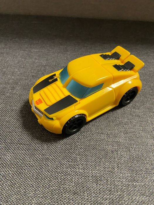 Roboți Transformers. Fulger Mc Queen.