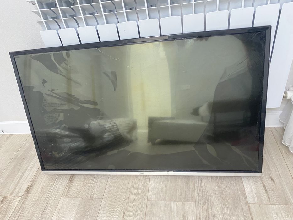 Продам не рабочий тв. 5000