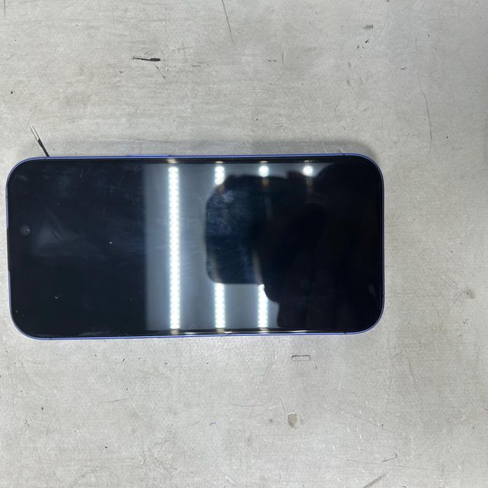 Продам Айфон 16.