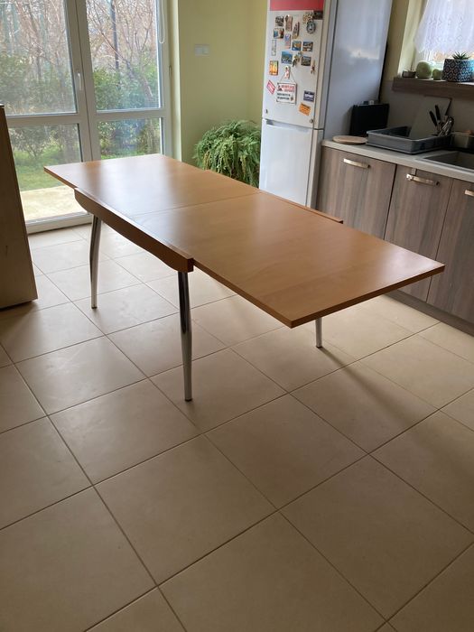 Кухненска маса с четири стола