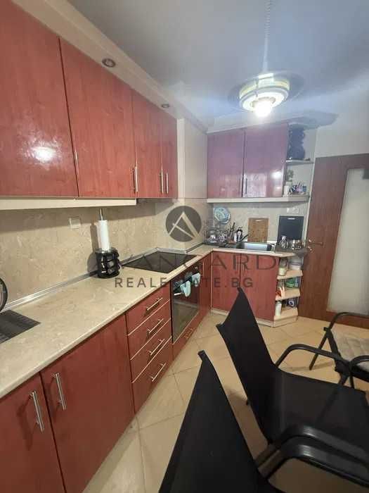 Продава се Тристаен апартамент в Пловдив, Христо Смирненски - 86 кв.м за 2254 €/кв.м - Снимка #1