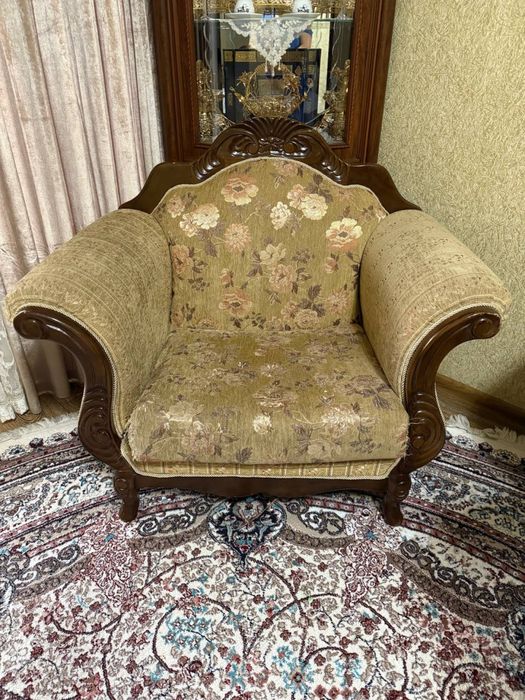 Продается диван с креслами