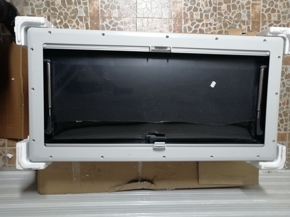 Прозорци  Dometic  за кемпер, каравана или бус , чисто нови.