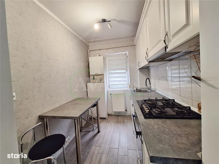 Apartament 3 camere semidecomandat zona Milcov