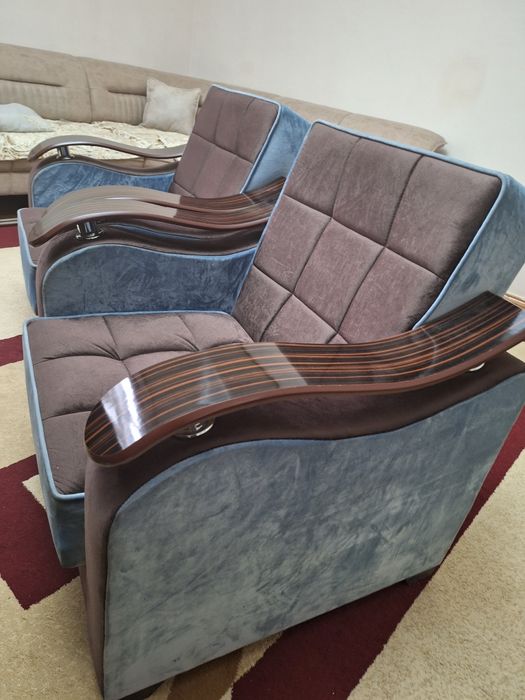 Продаётся диван и две креслы!!