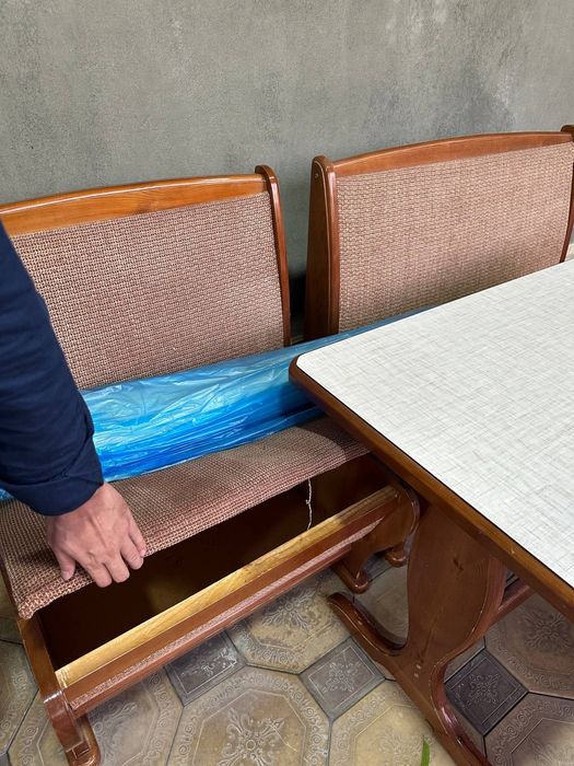 Продается комплект стол , столья, скамейка