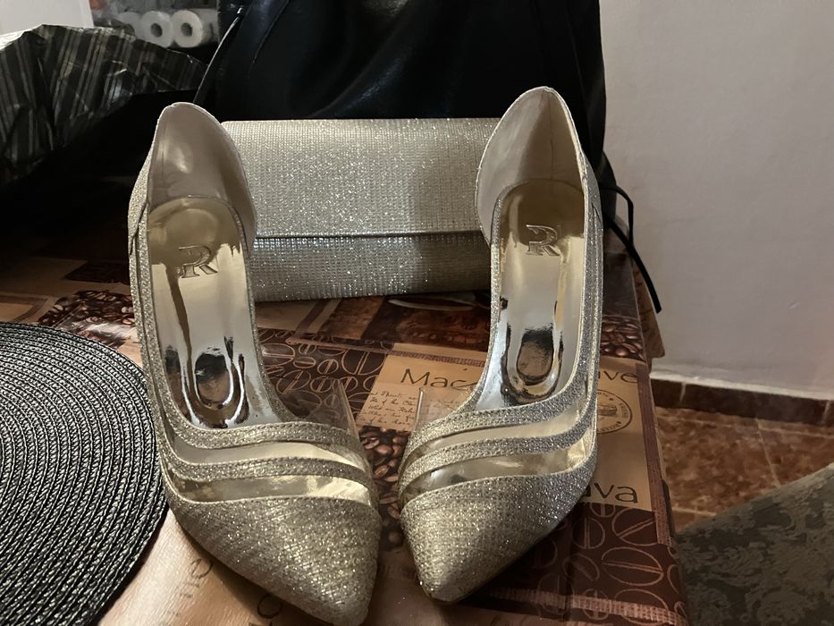 Бална рокля златист цвят