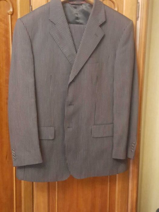 Продам костюм классический  "Daniel hechter"