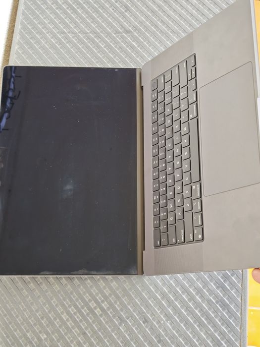 Vând Macbook Pro M3 pro 16"