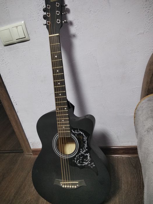 Акустическая гитара