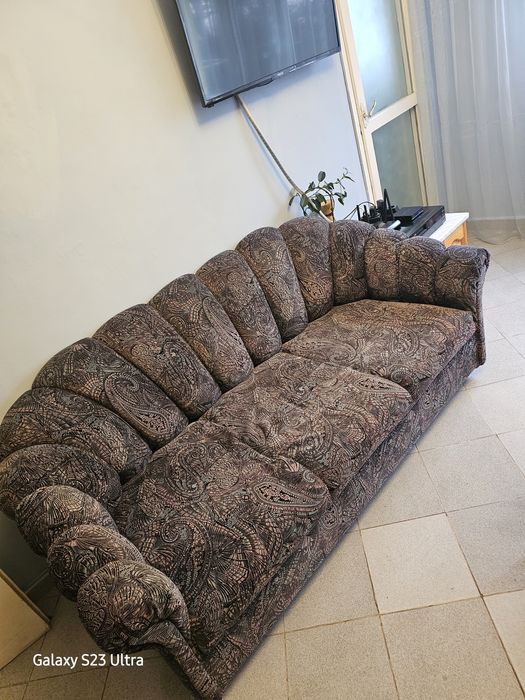 Разтегателен диван-спалня