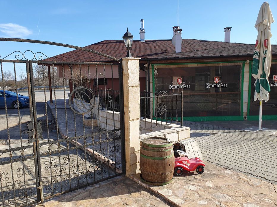 Работещо крайпътно заведение-ресторант, след осн.ремонт