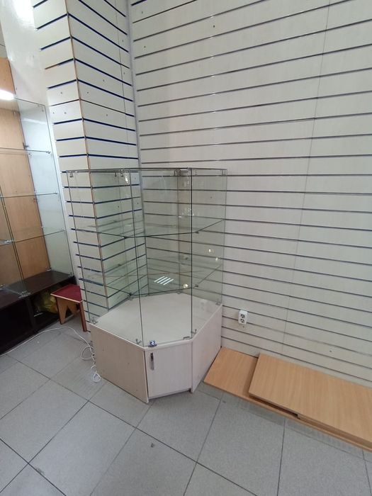 Продам торговое оборудование.