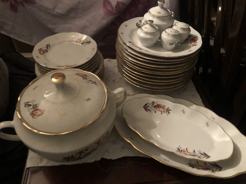 Продаю столовый сервиз Советских времен